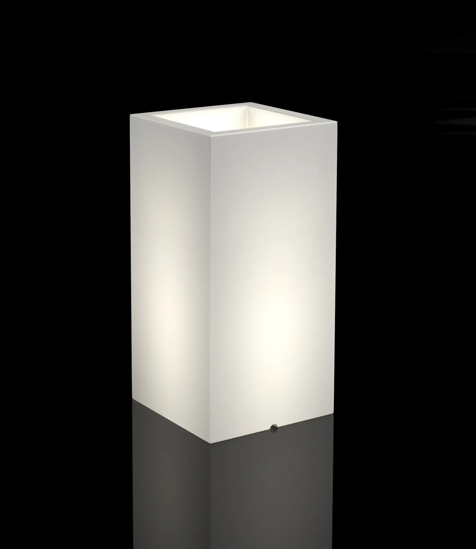 Biała donica Tower Pot z oświetleniem