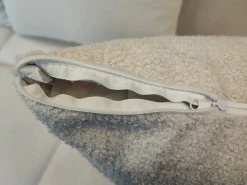 Biała kanapa pikowana z funkcją spania sofa rozkładana wersalka Honey 3