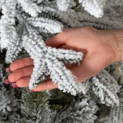 Choinka sztuczna 150 cm świerk kaukaski ośnieżony ze stojakiem