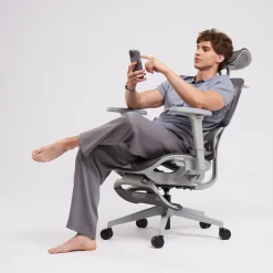 Ergonomiczny fotel Paradox Ergo One Grey Mesh z podnóżkiem