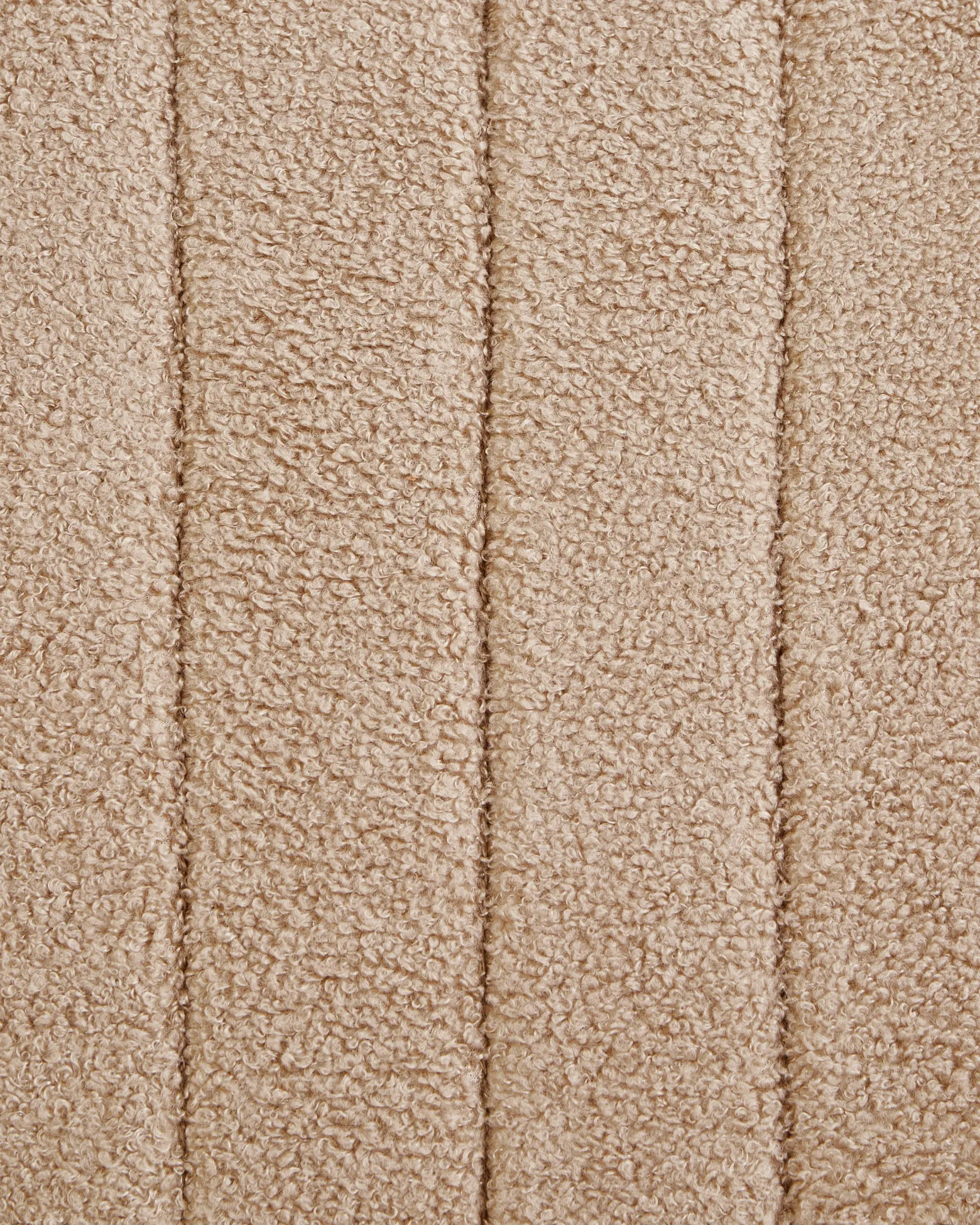 Fotel bujany boucle drewniane nóżki beżowy