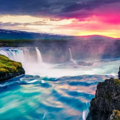 Fototapeta Wodospad Godafoss o Zachodzie Słońca 90x60cm