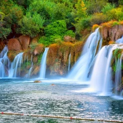 Fototapeta Wodospad W Parku Narodowym 90x60cm