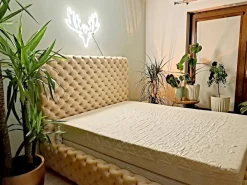 Łóżko Styl Chesterfield Figo Extra Czarne Stelaż Drewno 180