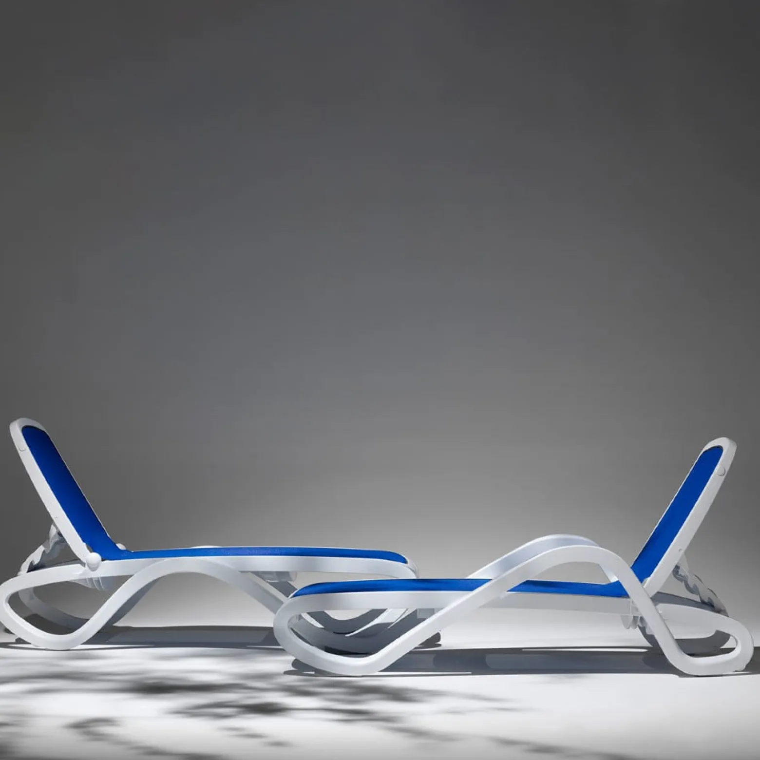 Leżak basenowy Alfa Bianco / Blu NARDI