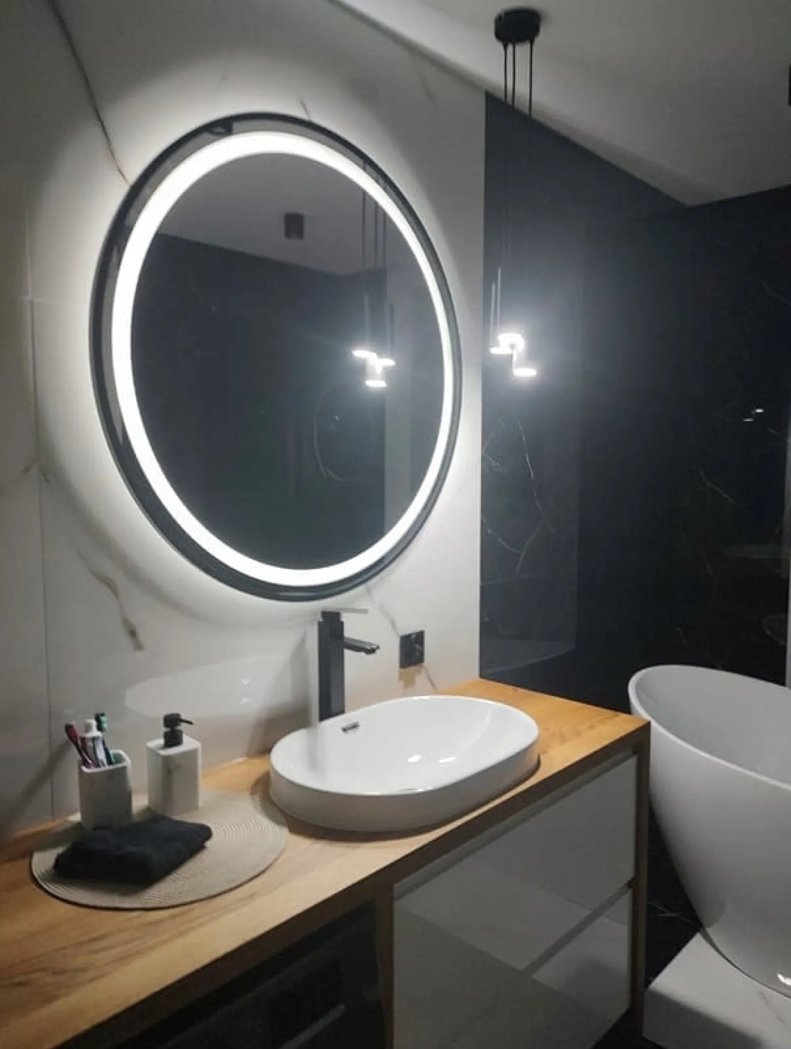 Lustro led 50 w czarnej ramie aluminiowej loft okrągłe loftowe premium