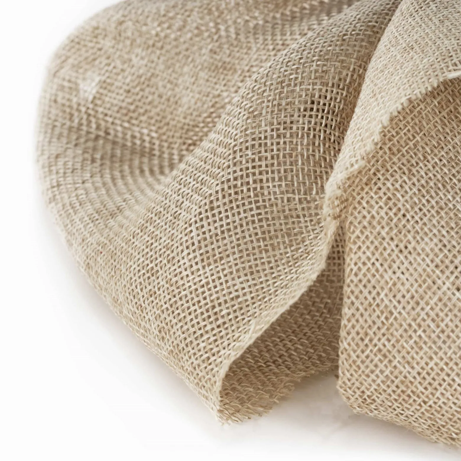 Mała choinka sztuczna 60 cm sosna ośnieżona z jutą na biurko mini ozdoba
