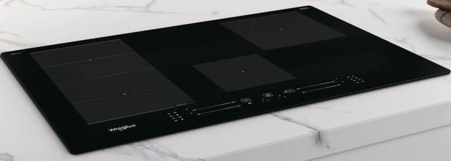 Płyta indukcyjna WHIRLPOOL WFS0377NEIXL na równi z blatem 77 cm