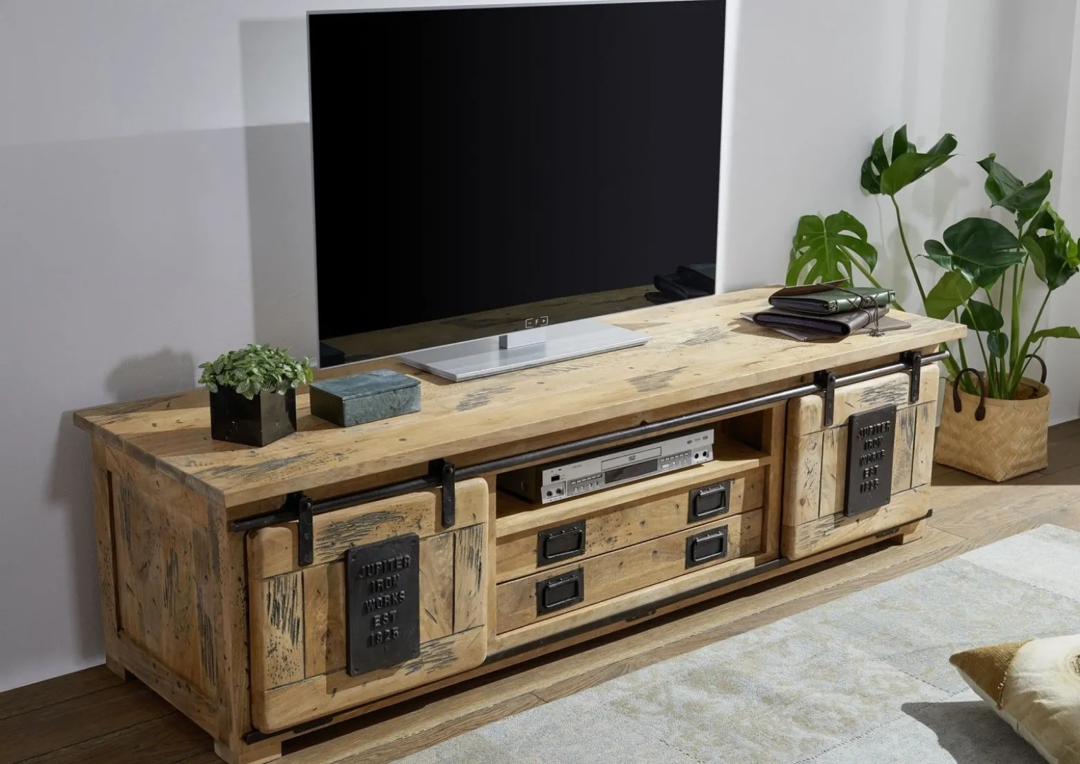 RAILWAY Szafka RTV #146 Mango woskowane + metal 180x50x55 cm