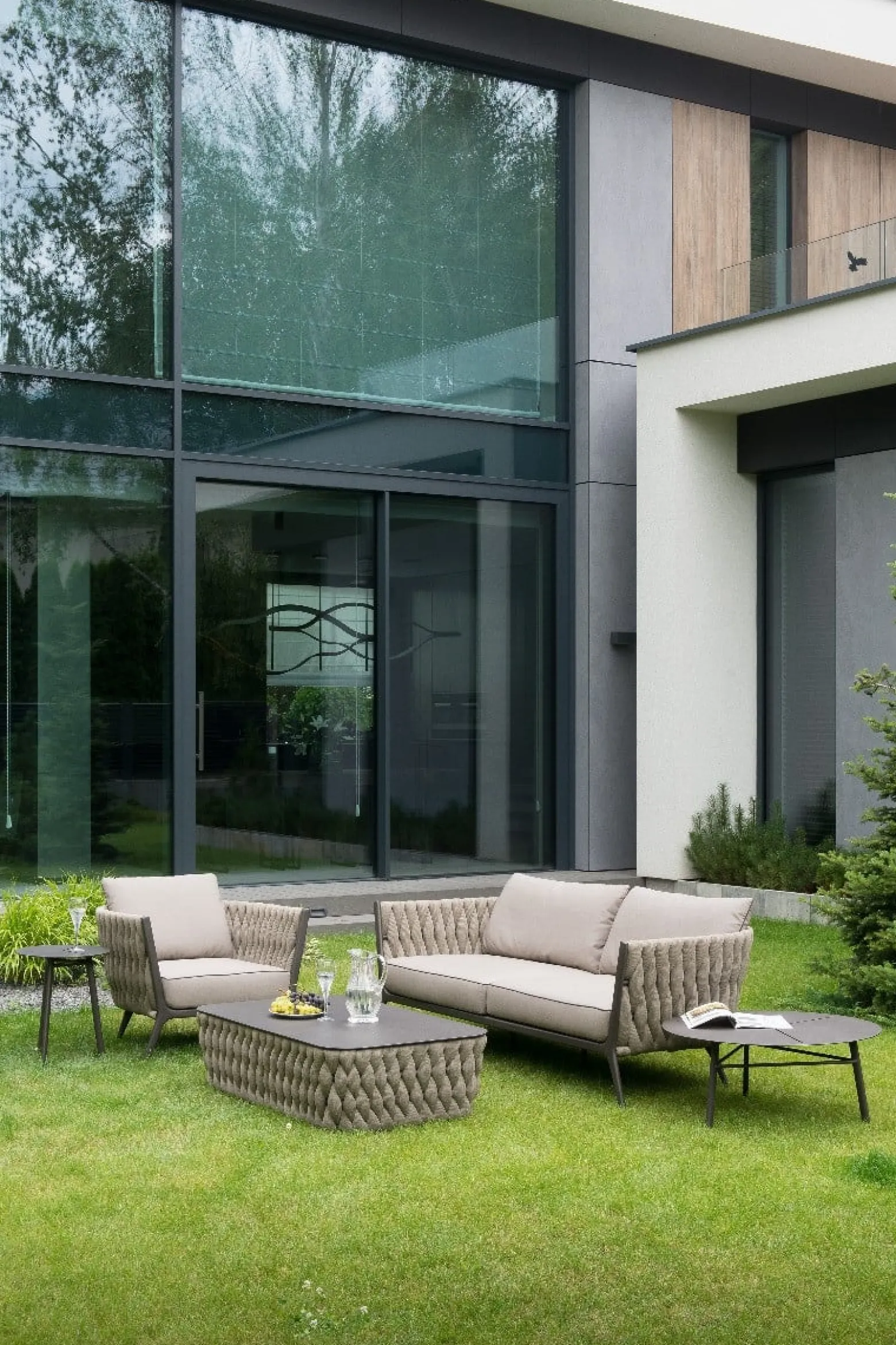 Stolik kawowy Kampala czarny 80x80x35 cm Miloo Home