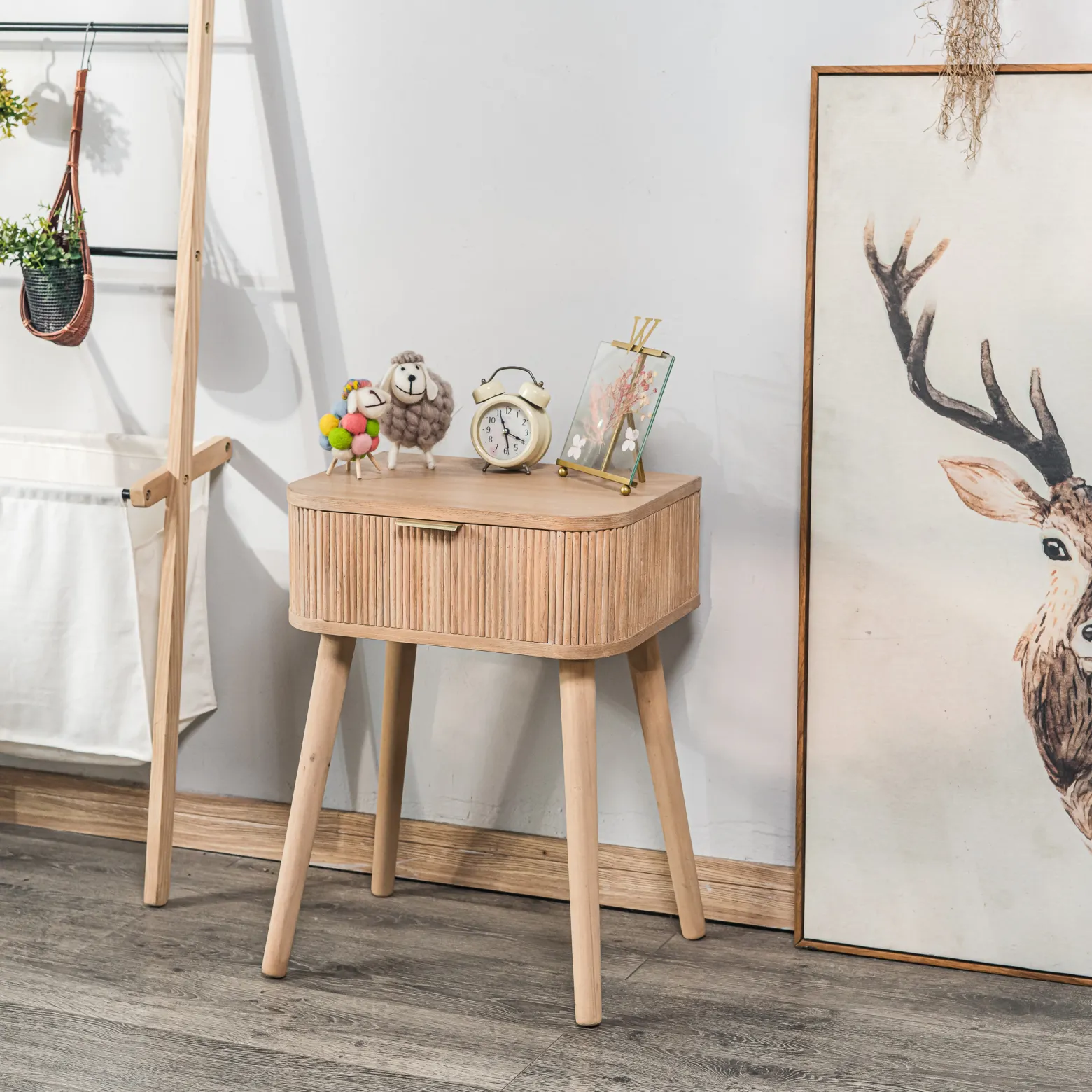 Stolik nocny z 1 szufladą z naturalnego drewna