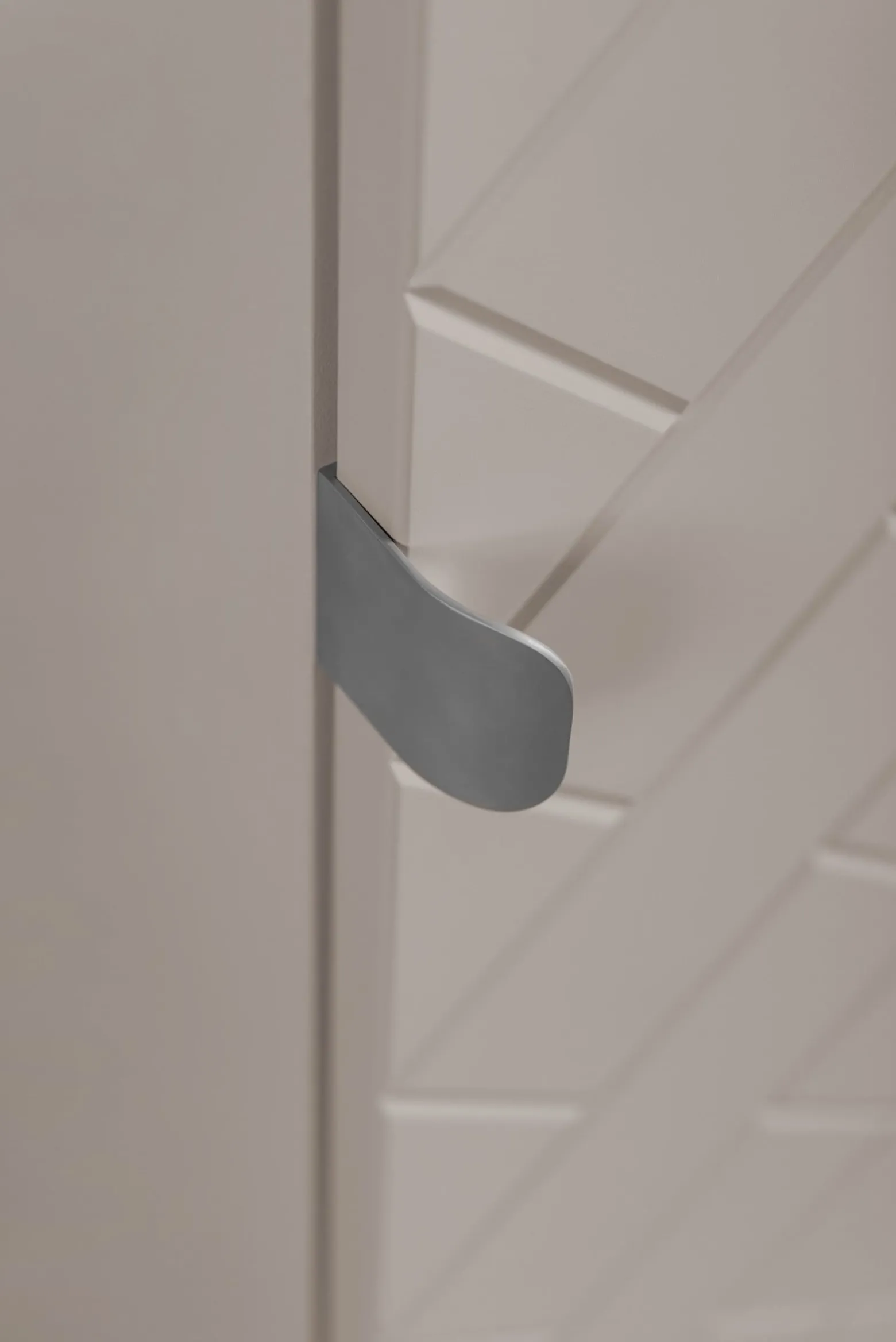 Słupek Łazienkowy 136 cm MADIS KASZMIR Półki Uchwyt Black