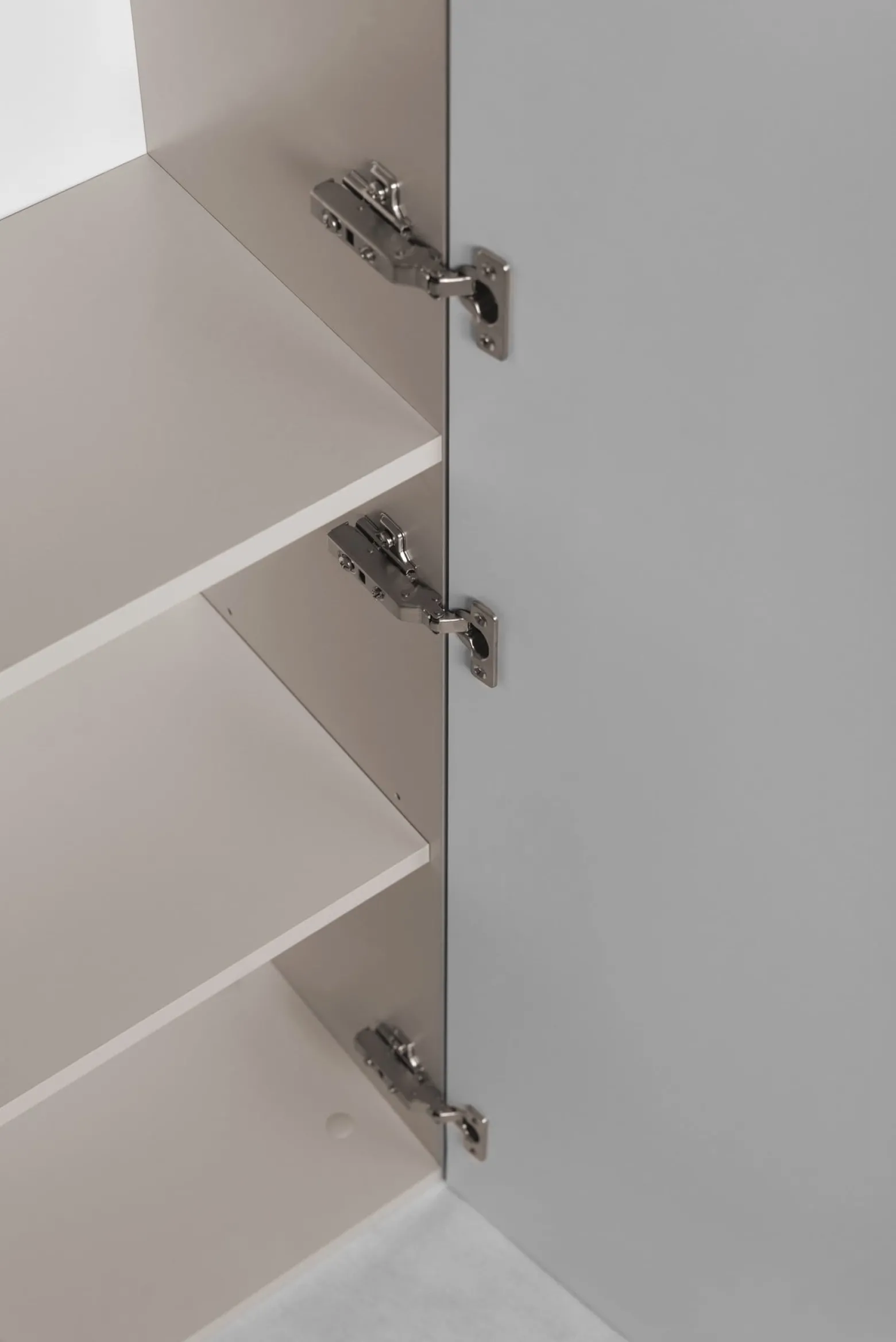 Słupek Łazienkowy 136 cm MADIS KASZMIR Półki Uchwyt Black