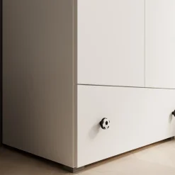 Szafa Emily uchylna z uchwytem w kształcie piłki Biały