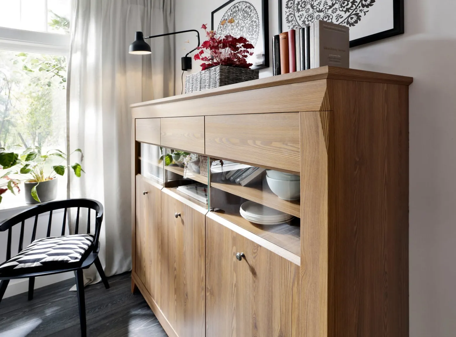 Witryna Bergen 156 cm z 3 drzwiami modrzew sibiu złoty