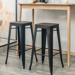 Zestaw 4 stołków barowych z metalu i naturalnego jesionu